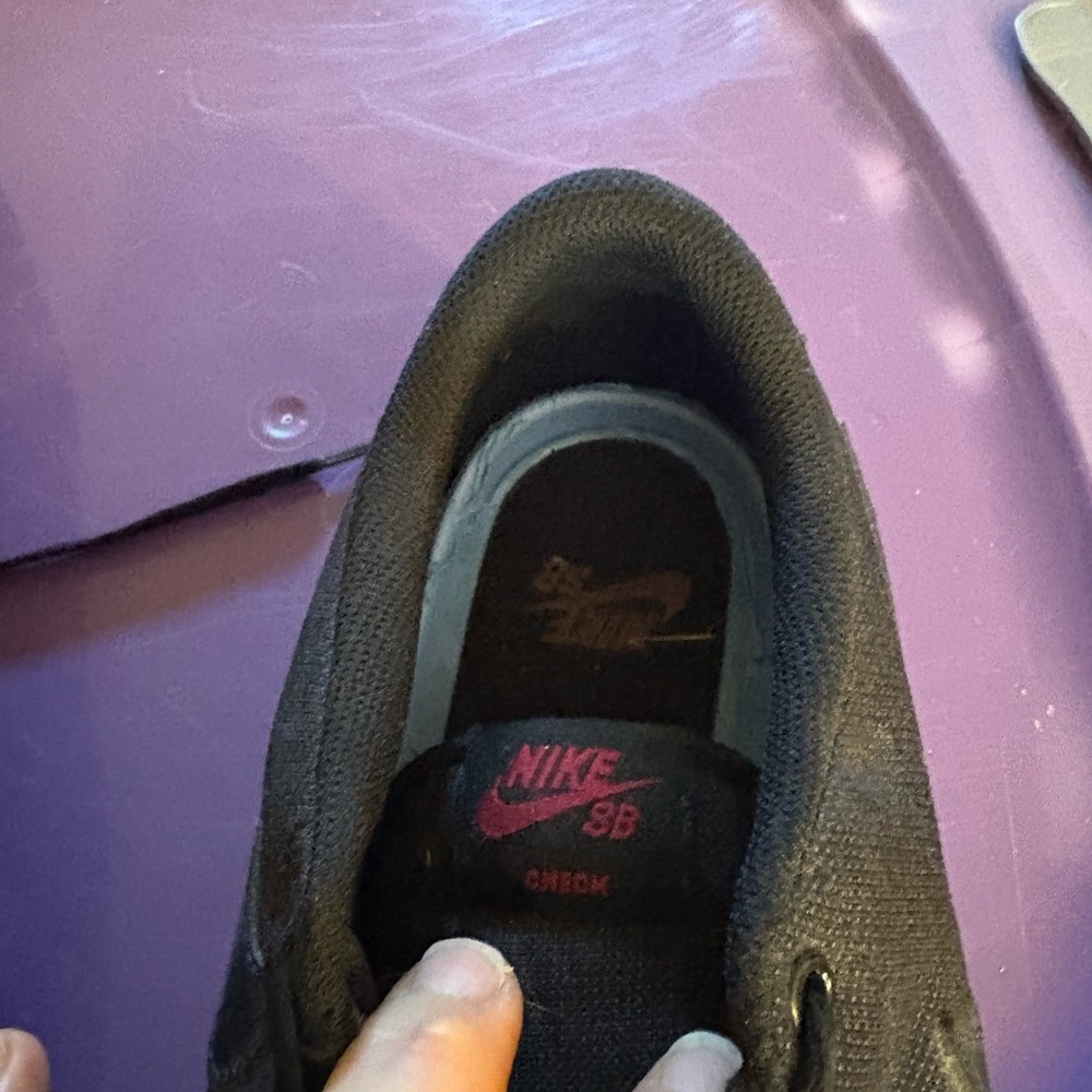 Nike Black and White Sneakers Comfortable Athletic Design - Picture 6 of 6